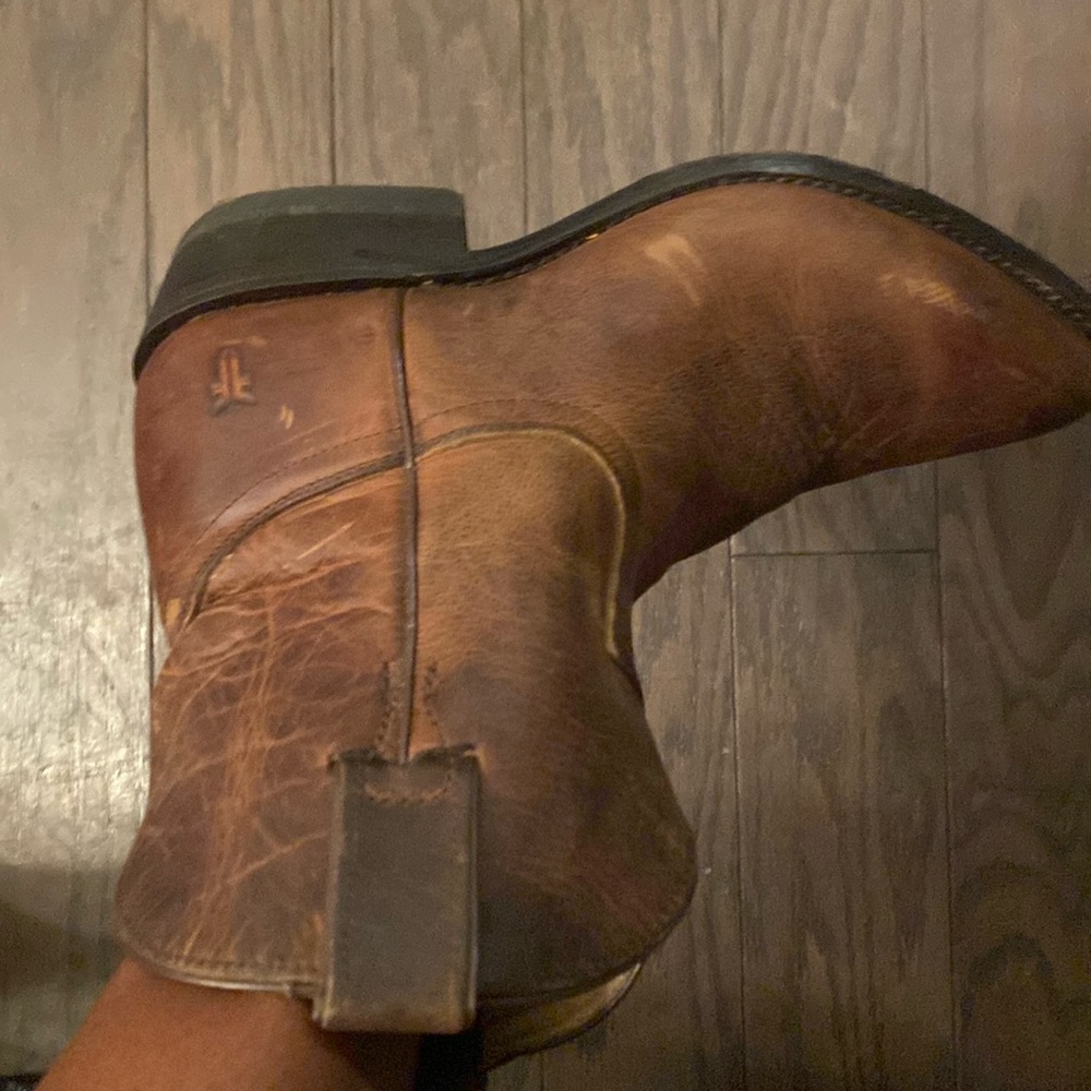 Frye  COWBOW  women leather brown boots Sz 7 narrow